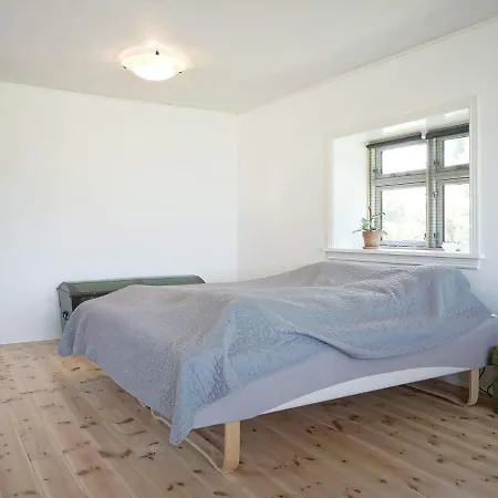 4 Star Holiday Home In R Nne Апартаменты *
