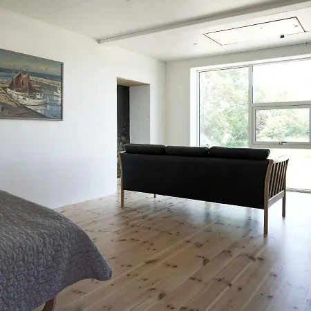 4 Star Holiday Home In R Nne Апартаменты Рённе